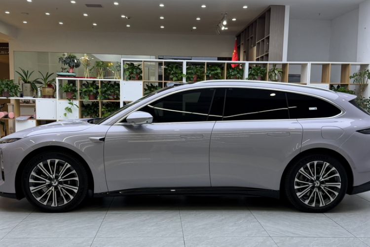 Used Nio ET5T 2025 75 kWh Touring Exterior 4