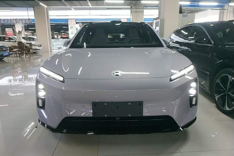 Used Nio ET5T 2025 75 kWh Touring Front