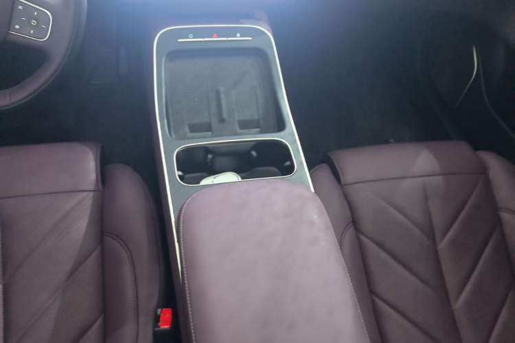 Used Nio ET5T 2025 Model Remote Sky Limited Edition 100kWh Touring Gear Lever