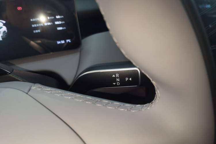 Used Nio ET5T 2025 75 kWh Touring Gear Lever