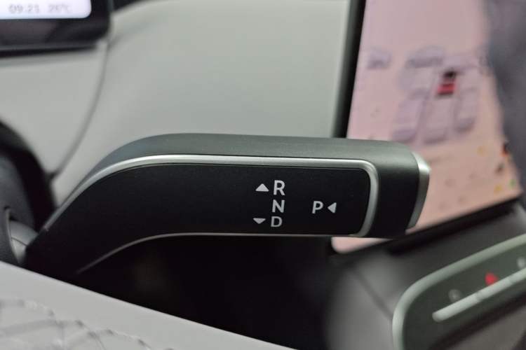 Used Nio ET5T 2025 75 kWh Touring Gear Lever