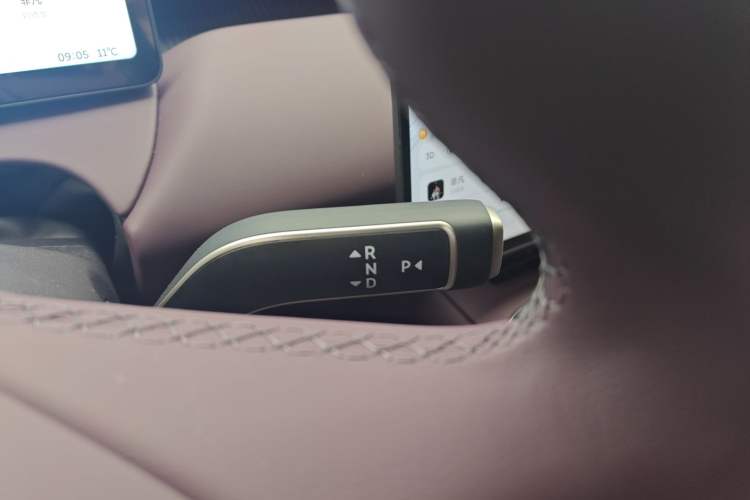 Used Nio ET5T 2025 75 kWh Touring Gear Lever