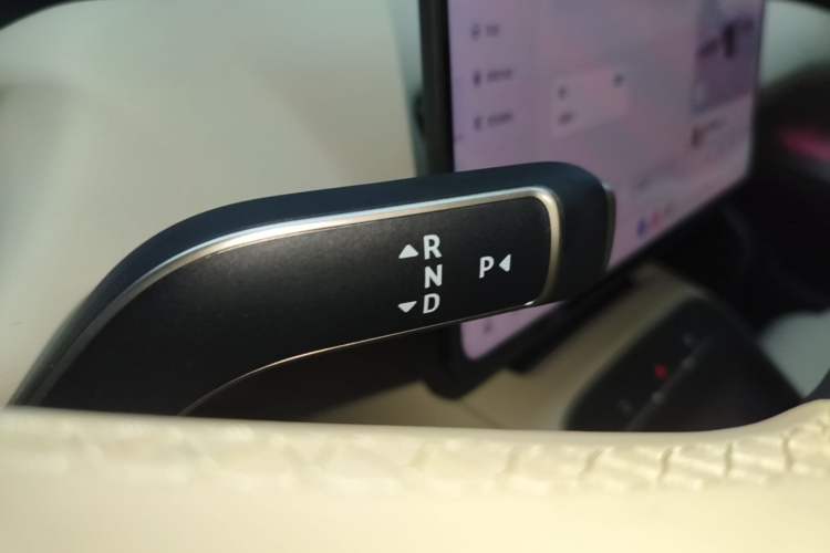 Used Nio ET5T 2025 75 kWh Touring Gear Lever
