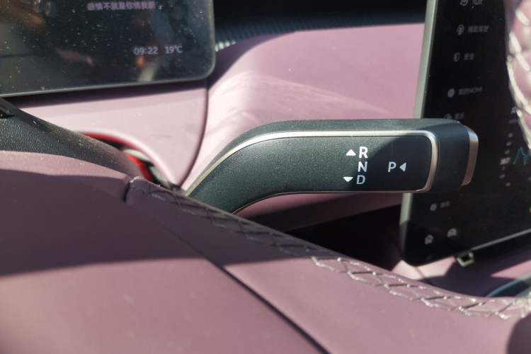 Used Nio ET5T 2025 75 kWh Touring Gear Lever