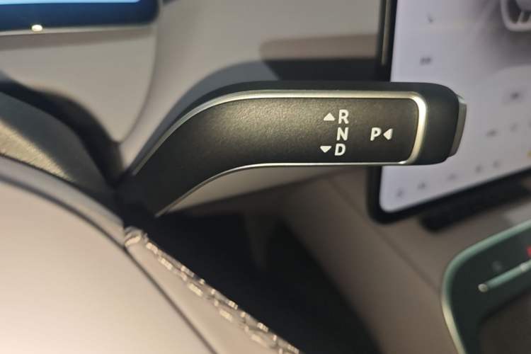 Used Nio ET5T 2025 75 kWh Touring Gear Lever