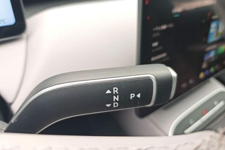 Used Nio ET5T 2025 75 kWh Touring Gear Lever