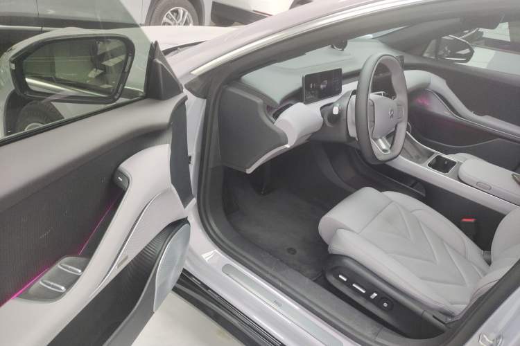 Used Nio ET5T 2025 75 kWh Touring Interior 3