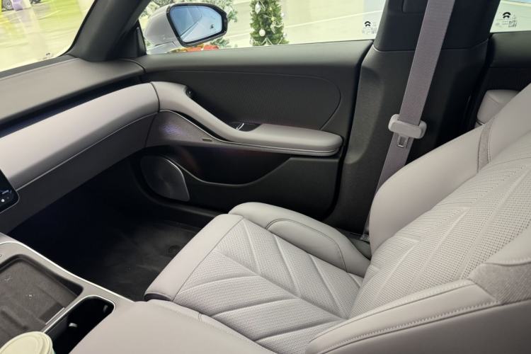 Used Nio ET5T 2025 100kWh Touring Interior 7