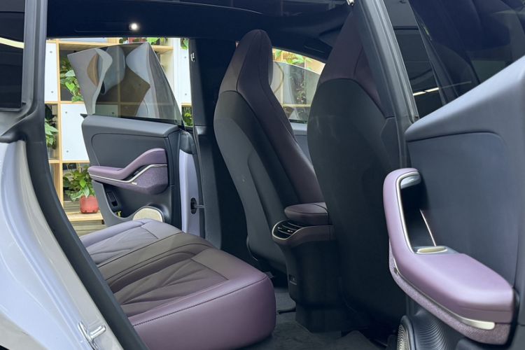 Used Nio ET5T 2025 75 kWh Touring Interior 9