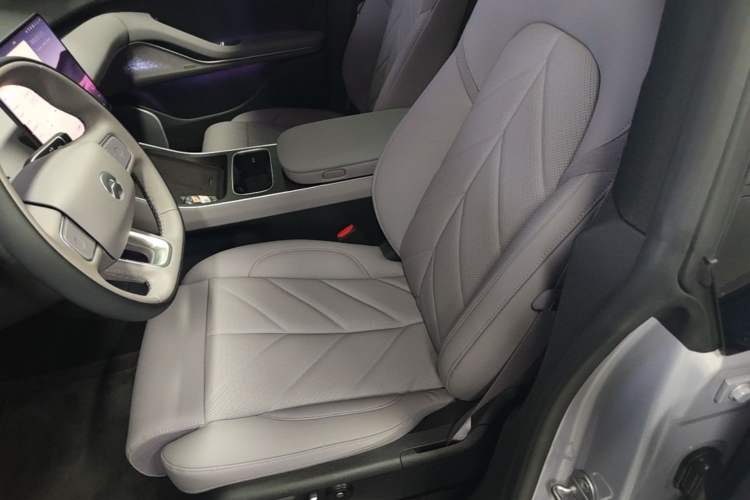 Used Nio ET5T 2025 75 kWh Touring Left Front Seat