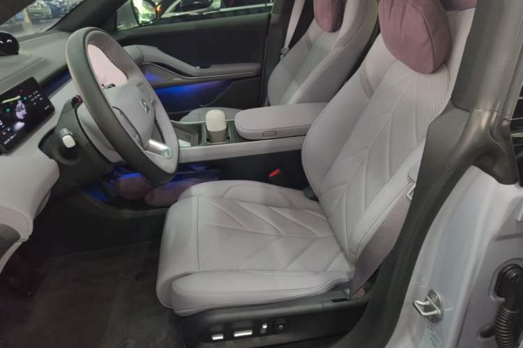 Used Nio ET5T 2025 75 kWh Touring Left Front Seat