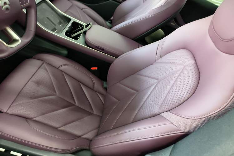 Used Nio ET5T 2025 75 kWh Touring Left Front Seat