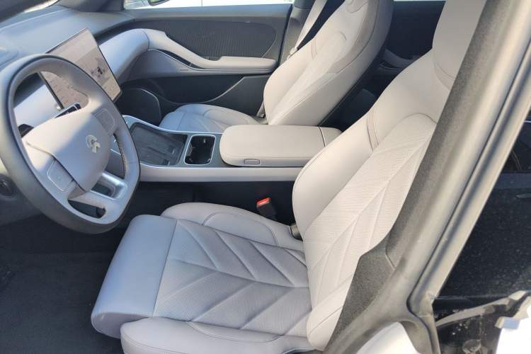 Used Nio ET5T 2025 75 kWh Touring Left Front Seat