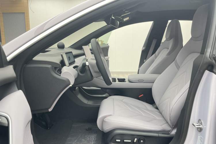 Used Nio ET5T 2025 75 kWh Touring Left Front Seat