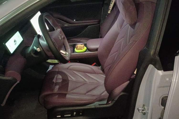 Used Nio ET5T 2025 75 kWh Touring Left Front Seat