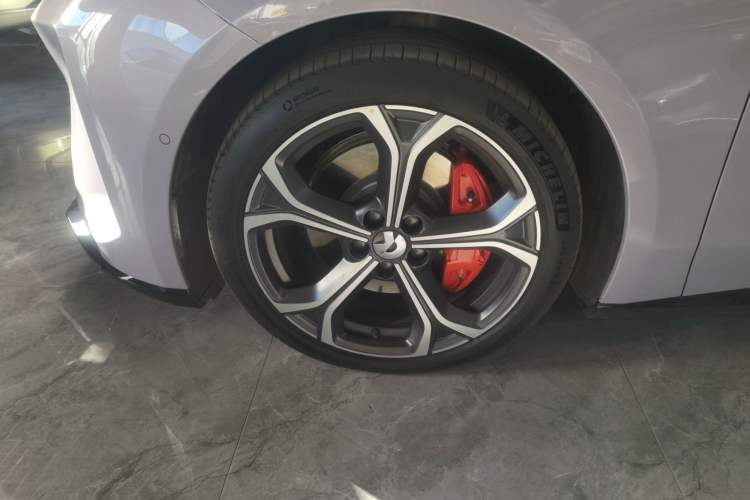 Used Nio ET5T 2025 75 kWh Touring Left Front Wheel Hub