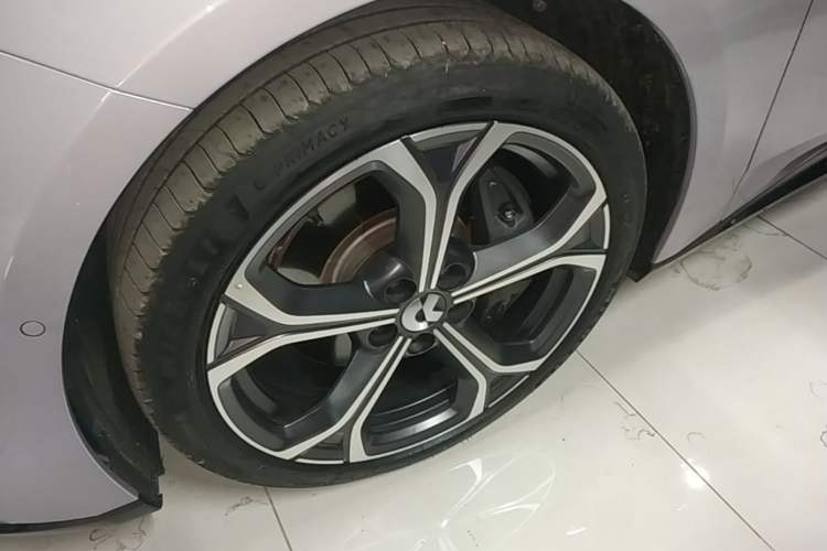 Used Nio ET5T 2025 75 kWh Touring Left Front Wheel Hub