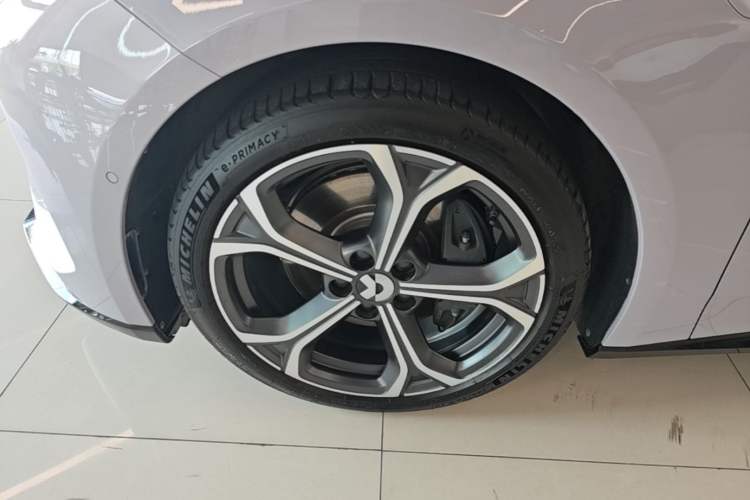 Used Nio ET5T 2025 75 kWh Touring Left Front Wheel Hub