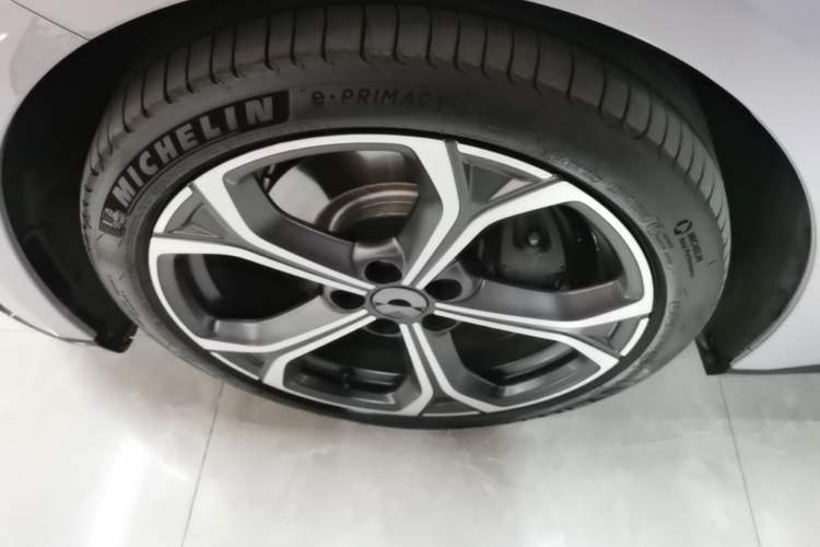 Used Nio ET5T 2025 75 kWh Touring Left Front Wheel Hub