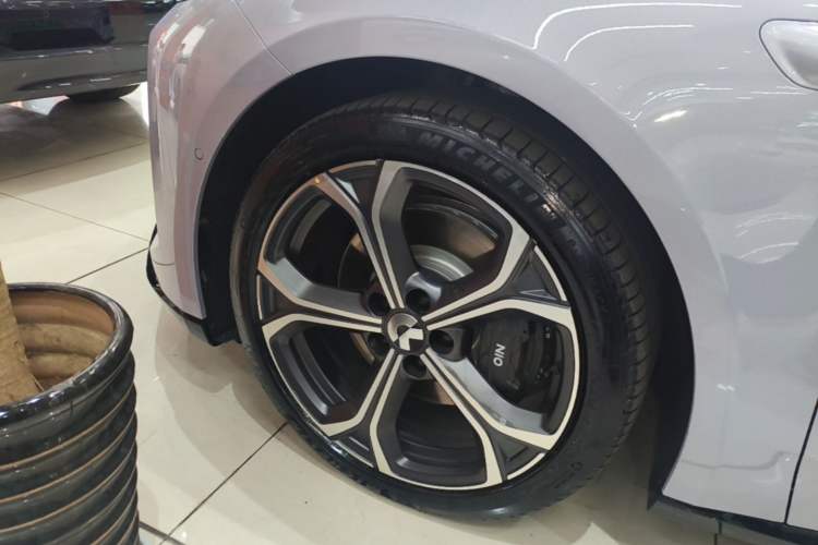 Used Nio ET5T 2025 Model Remote Sky Limited Edition 100kWh Touring Left Front Wheel Hub