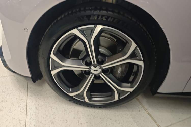 Used Nio ET5T 2025 75 kWh Touring Left Front Wheel Hub