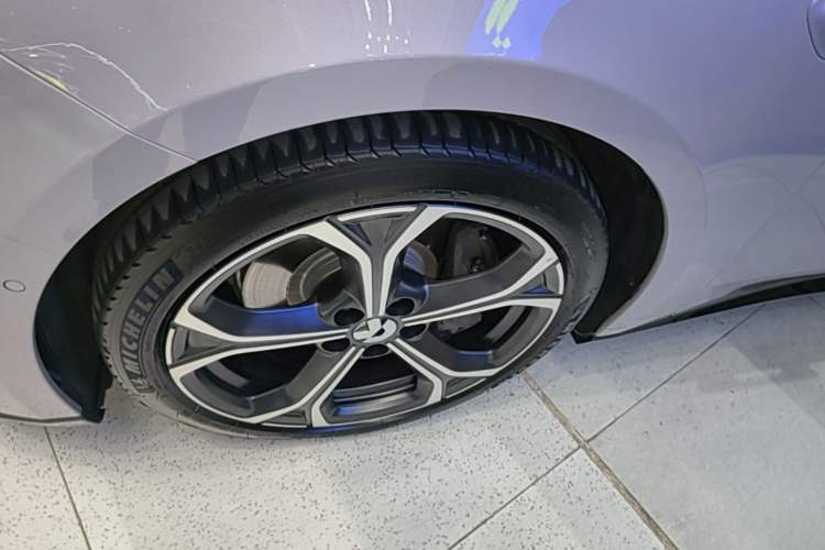 Used Nio ET5T 2025 75 kWh Touring Left Front Wheel Hub