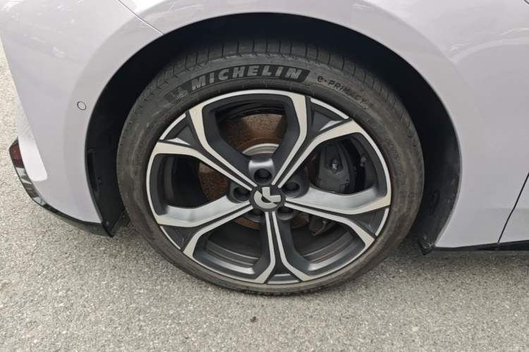 Used Nio ET5T 2025 75 kWh Touring Left Front Wheel Hub