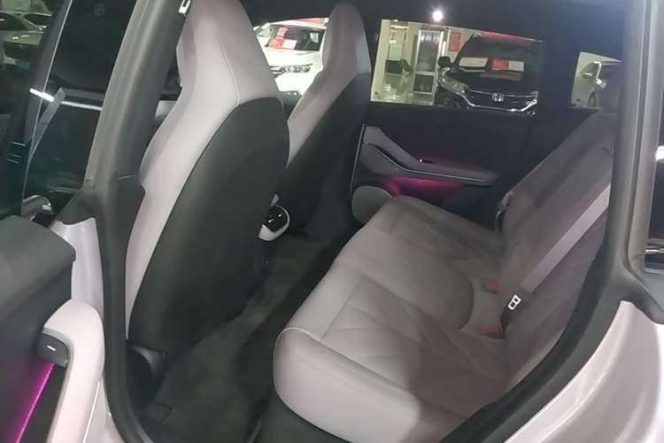 Used Nio ET5T 2025 75 kWh Touring Left Rear Seat