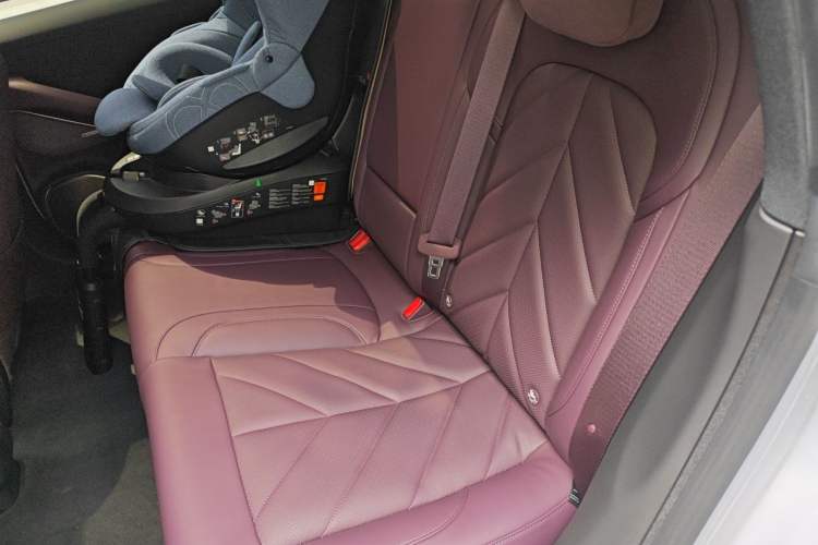 Used Nio ET5T 2025 75 kWh Touring Left Rear Seat