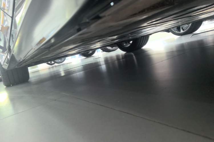 Used Nio ET5T 2025 75 kWh Touring Left Side Sill