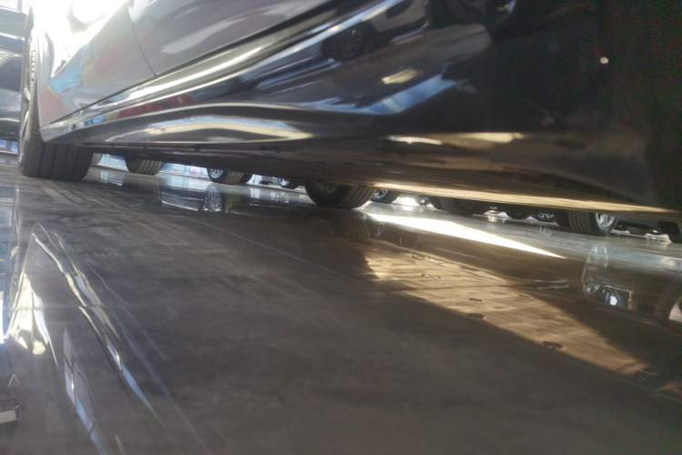 Used Nio ET5T 2025 75 kWh Touring Left Side Sill