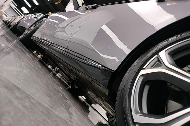 Used Nio ET5T 2025 75 kWh Touring Left Side Sill