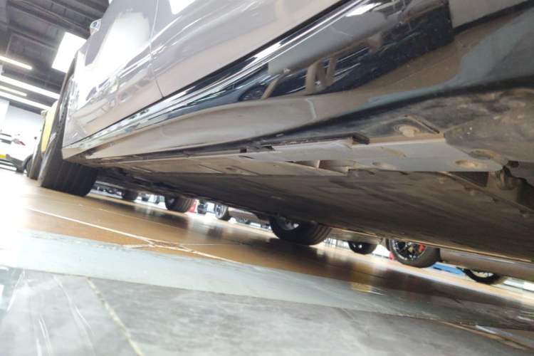 Used Nio ET5T 2025 75 kWh Touring Left Side Sill