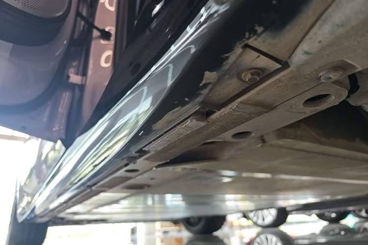 Used Nio ET5T 2025 75 kWh Touring Left Side Sill