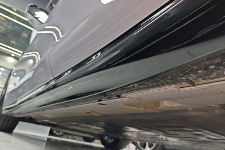 Used Nio ET5T 2025 75 kWh Touring Left Side Sill