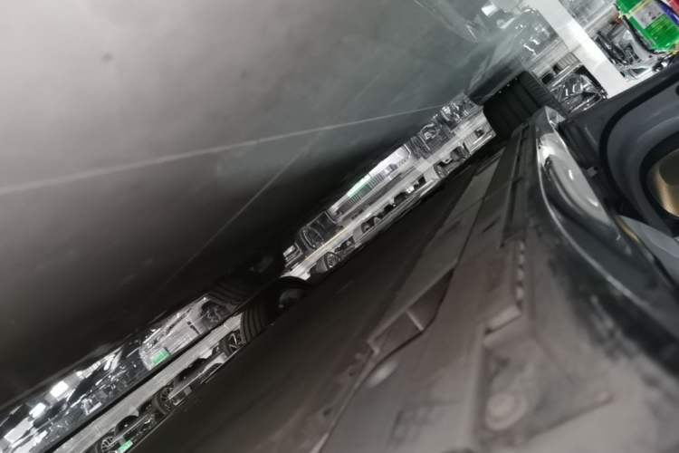 Used Nio ET5T 2025 75 kWh Touring Left Side Sill