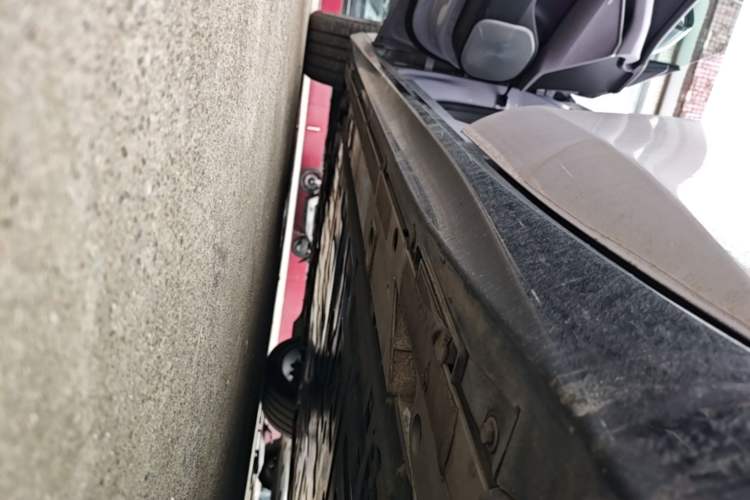 Used Nio ET5T 2025 75 kWh Touring Left Side Sill