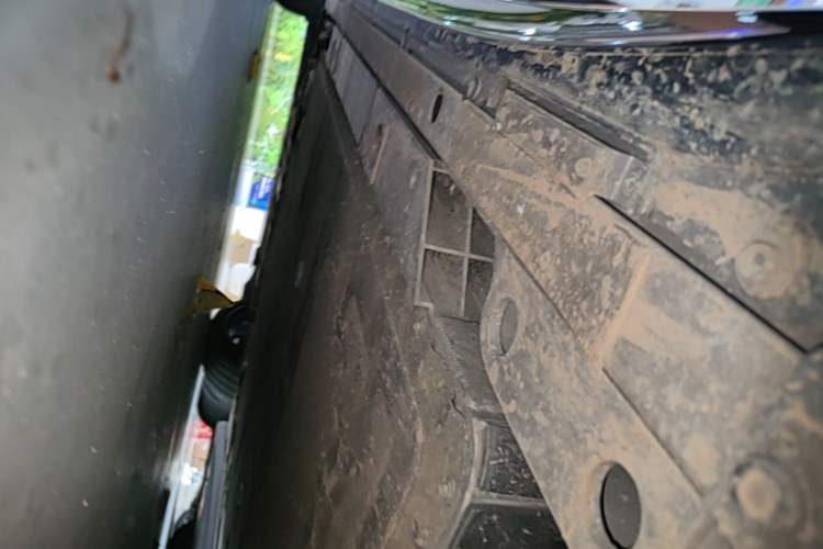 Used Nio ET5T 2025 75 kWh Touring Left Side Sill