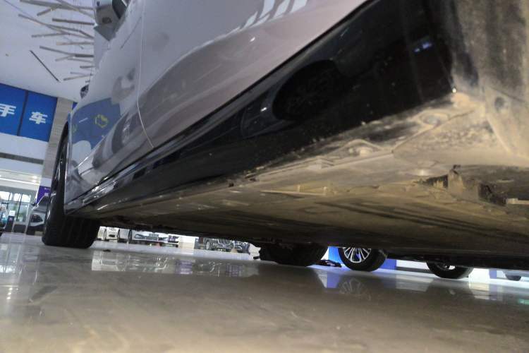 Used Nio ET5T 2025 75 kWh Touring Left Side Sill