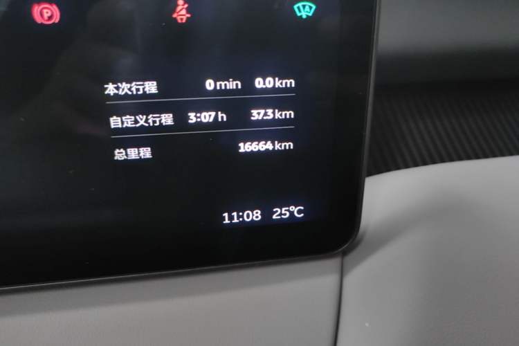 Used Nio ET5T 2025 75 kWh Touring Odometer Close Up