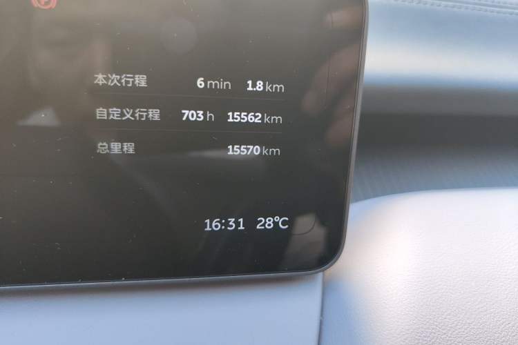 Used Nio ET5T 2025 75 kWh Touring Odometer Close Up