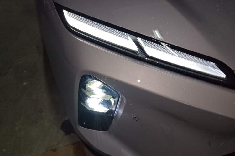 Used Nio ET5T 2025 100kWh Touring Right Front Headlight