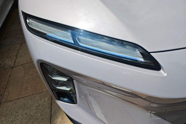 Used Nio ET5T 2025 75 kWh Touring Right Front Headlight