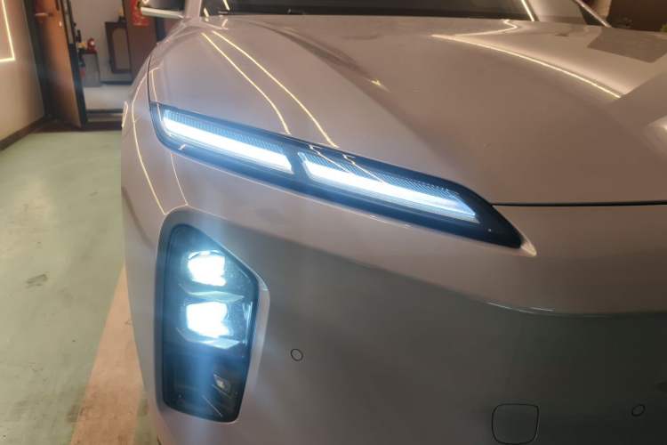 Used Nio ET5T 2025 75 kWh Touring Right Front Headlight