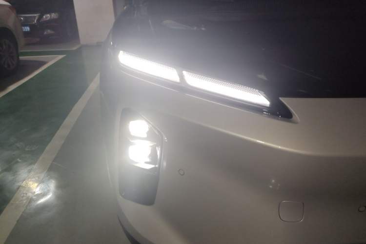 Used Nio ET5T 2025 75 kWh Touring Right Front Headlight