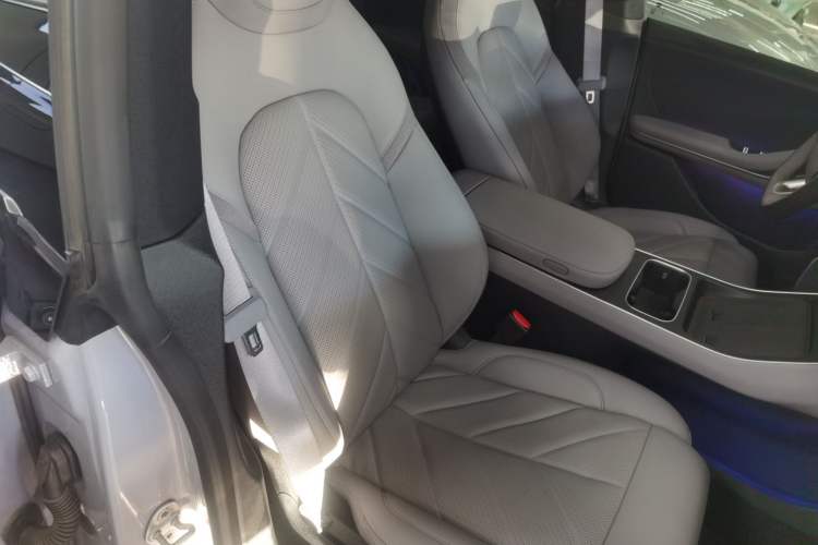 Used Nio ET5T 2025 75 kWh Touring Right Front Seat