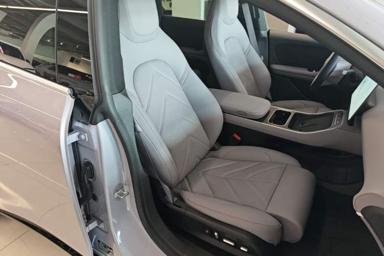 Used Nio ET5T 2025 75 kWh Touring Right Front Seat