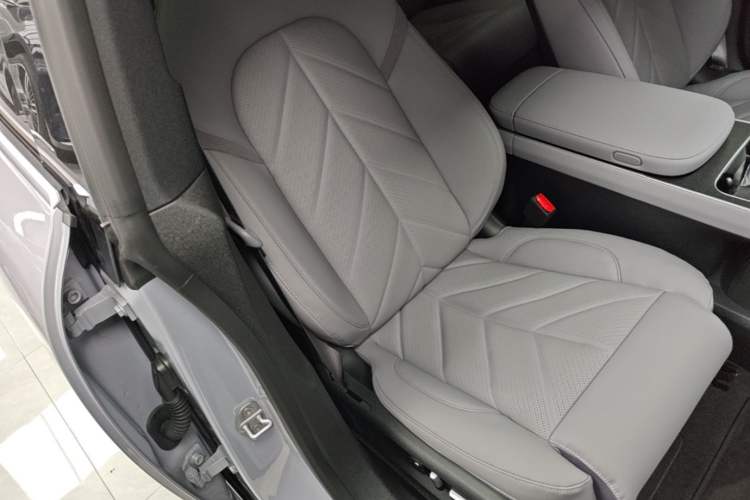 Used Nio ET5T 2025 75 kWh Touring Right Front Seat