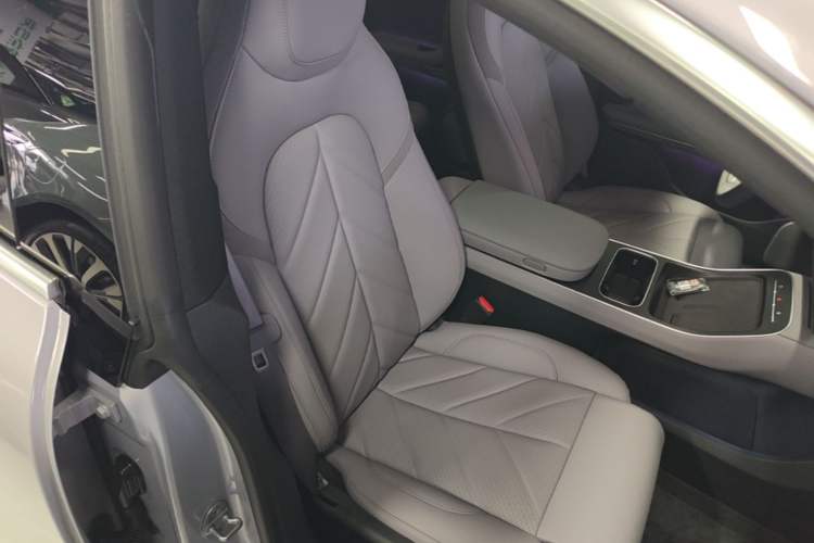 Used Nio ET5T 2025 75 kWh Touring Right Front Seat