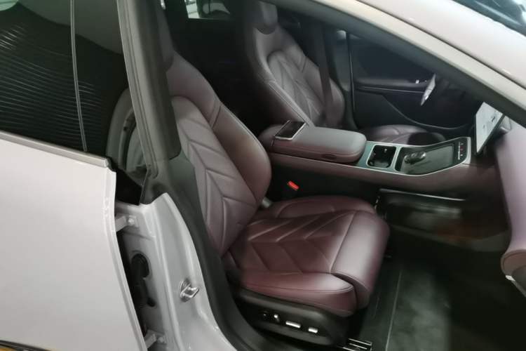 Used Nio ET5T 2025 75 kWh Touring Right Front Seat